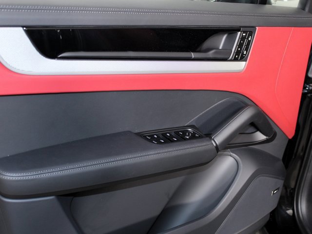 New 2025 Porsche Cayenne Coupe image 19