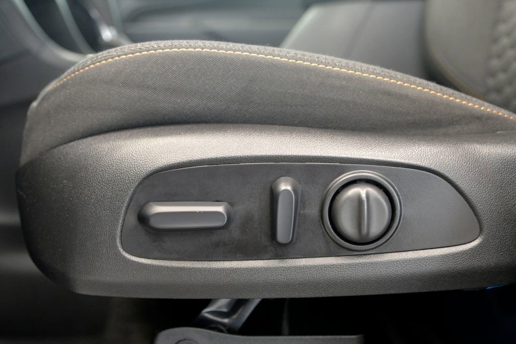 Used 2020 Chevrolet Equinox LT image 16