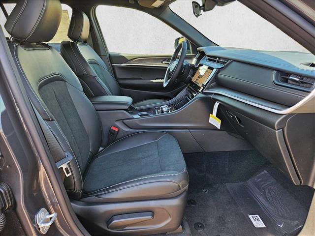 New 2026 Jeep Grand Cherokee Altitude image 17