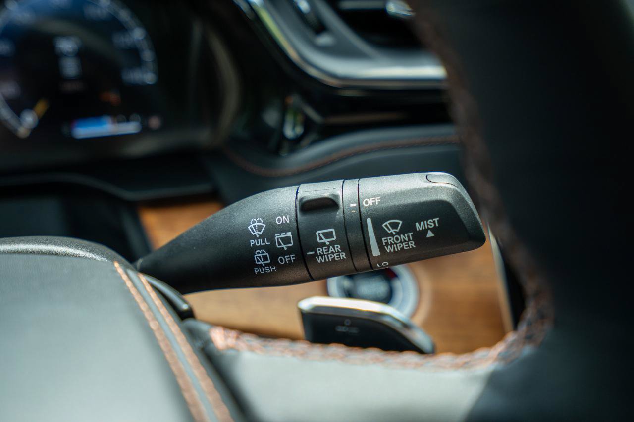 Used 2024 Jeep Grand Cherokee Summit AWD/4WD image 38