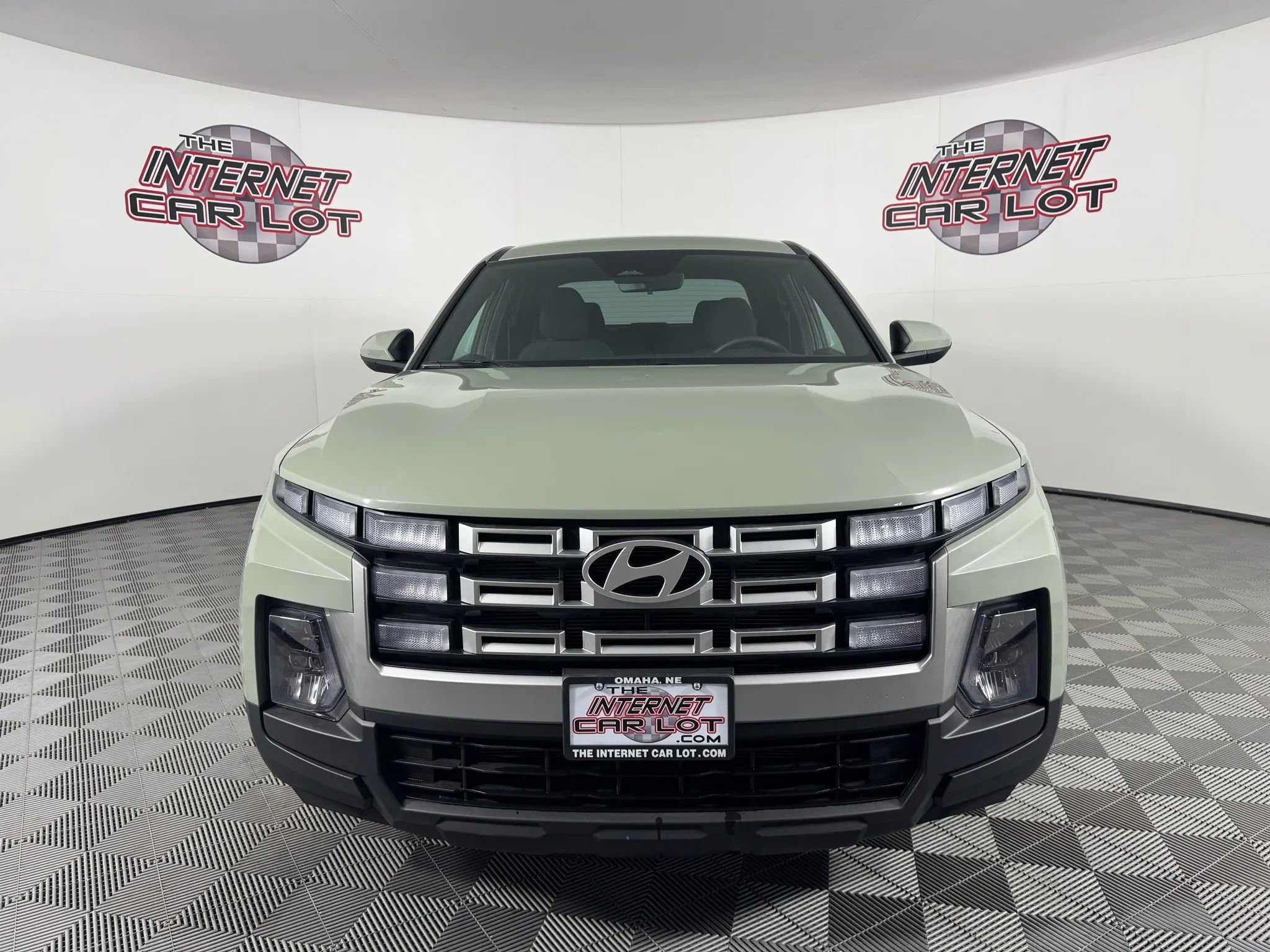 Used 2025 Hyundai Santa Cruz SE AWD/4WD image 2