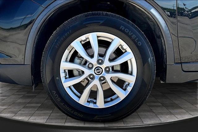 Used 2020 Nissan Rogue SV image 35