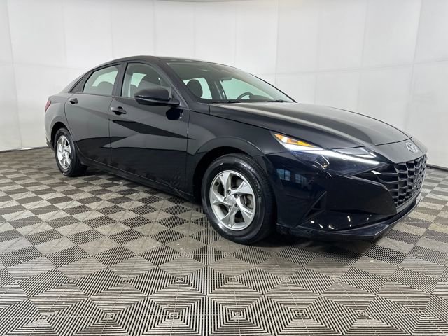 Used 2023 Hyundai Elantra SE image 2