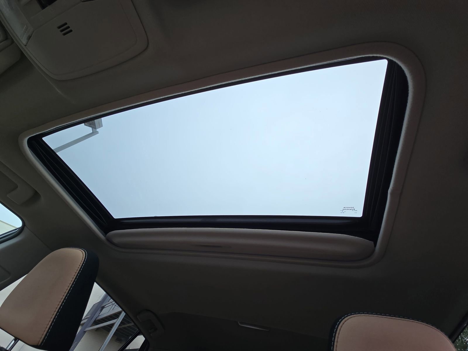 Used 2017 Toyota RAV4 XLE image 32