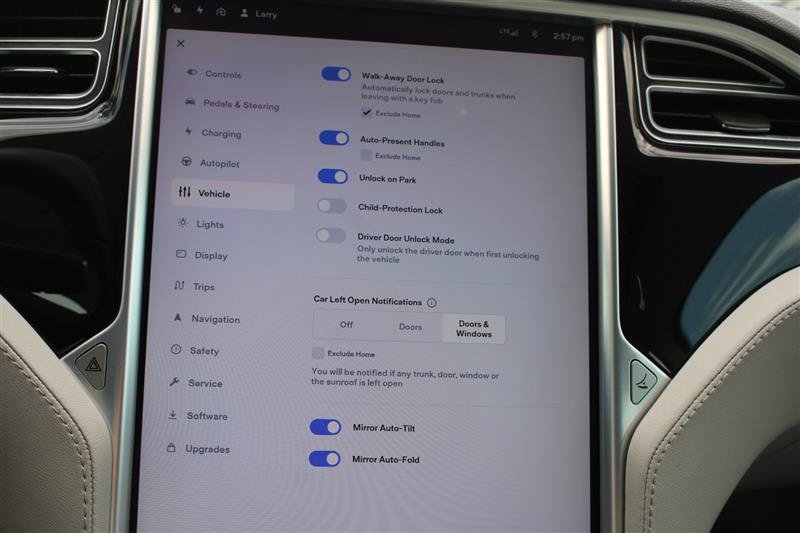 Used 2015 Tesla Model S 85 RWD image 14