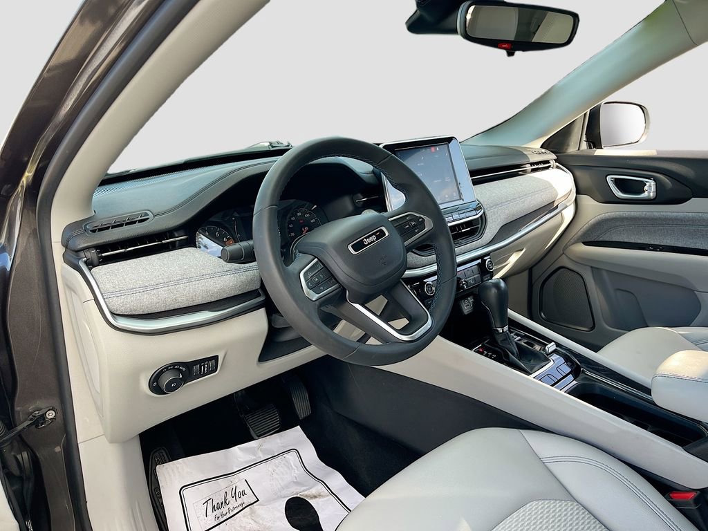 Certified 2022 Jeep Compass Latitude image 9