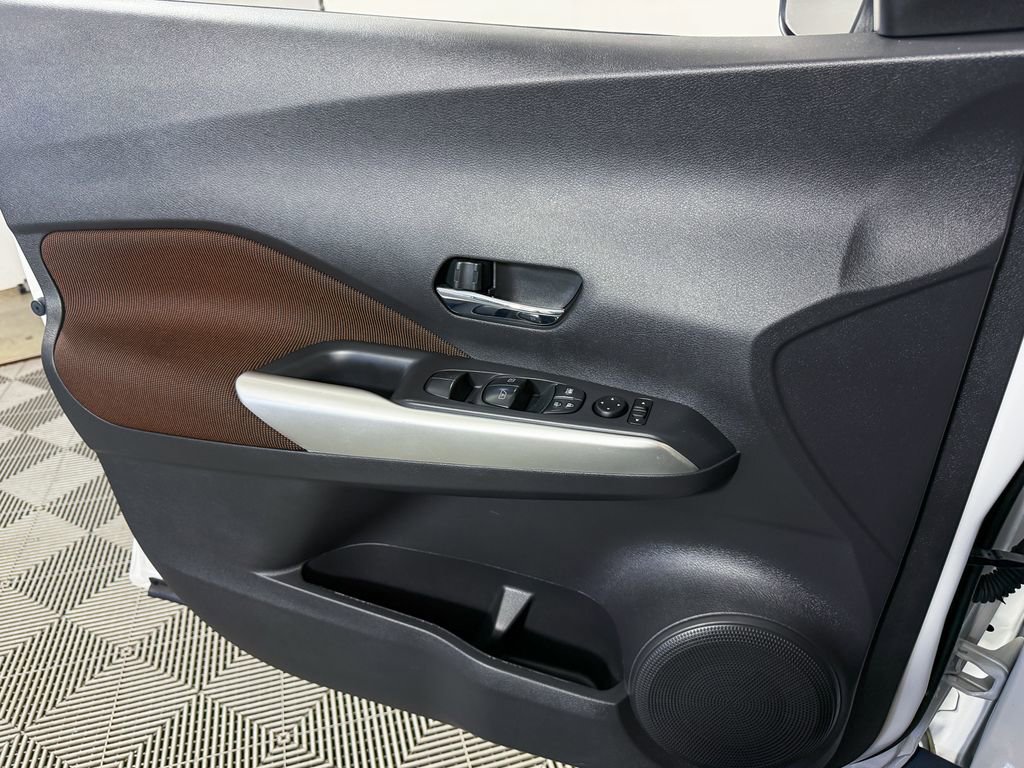 Used 2018 Nissan Kicks SR image 33