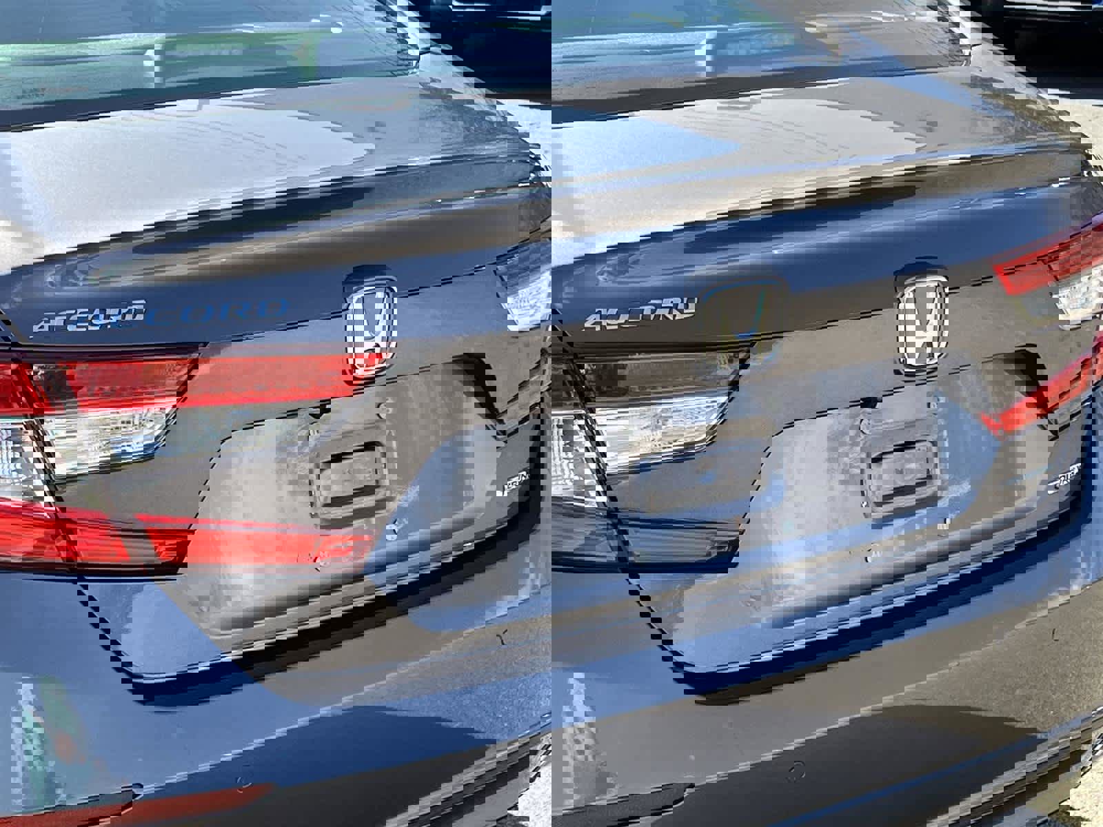 Used 2018 Honda Accord Touring image 10