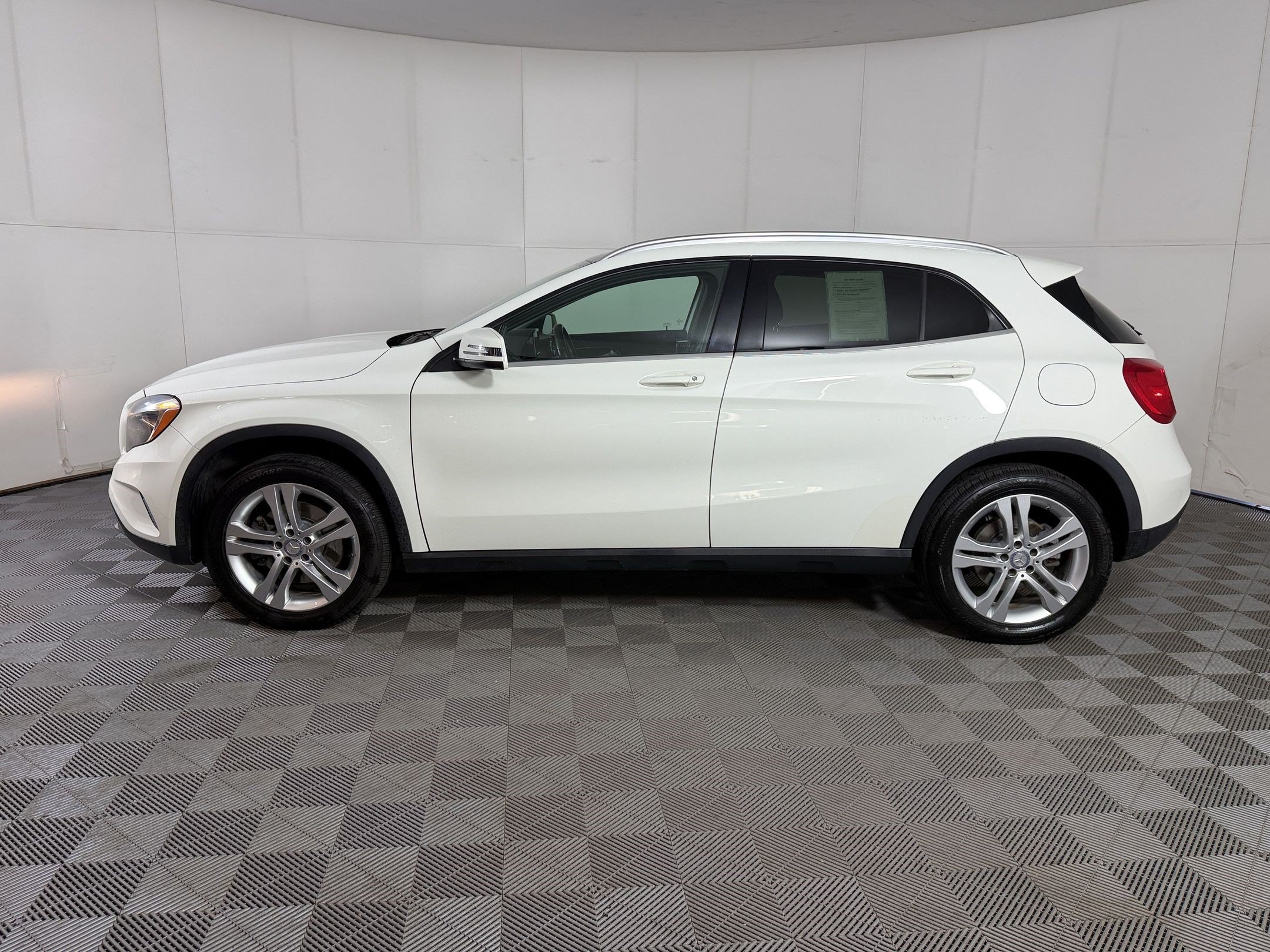 Used 2015 Mercedes-Benz GLA 250 4MATIC image 2