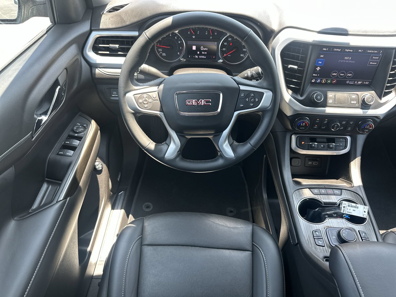 Used 2023 GMC Acadia SLT w/ LPO, Floor Liner Package FWD image 17