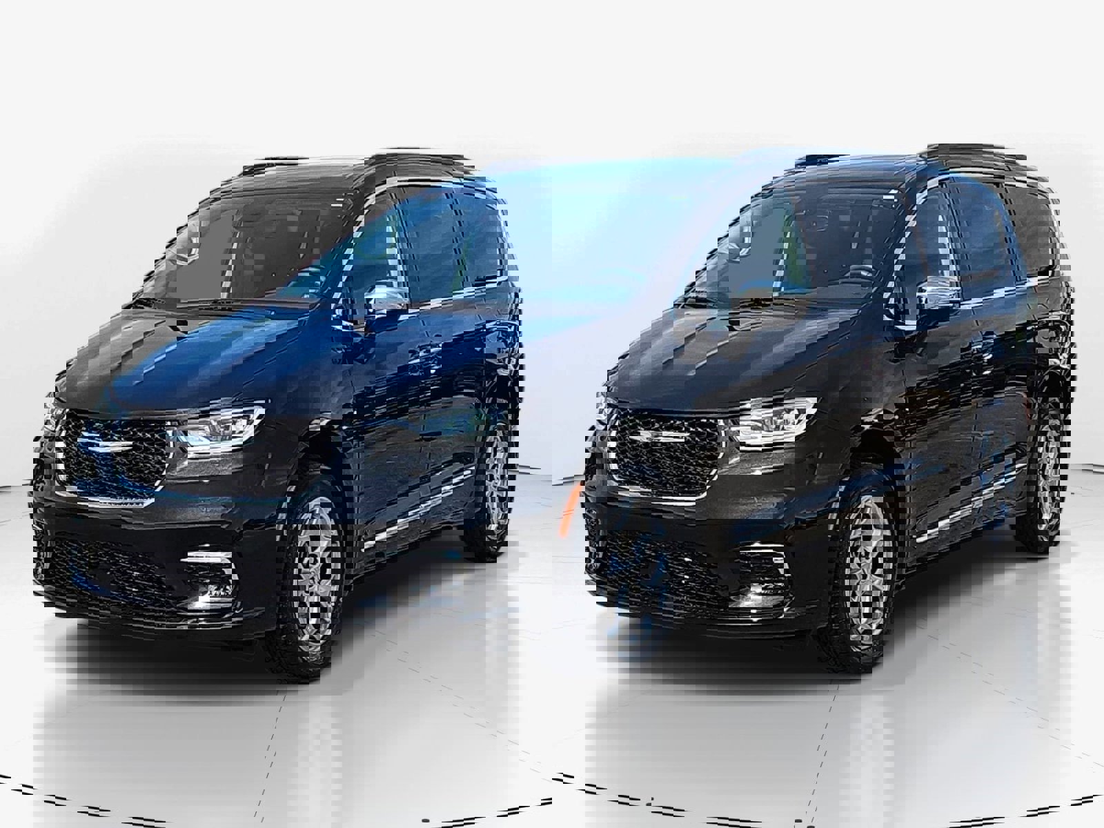 Used 2023 Chrysler Pacifica Limited w/ Uconnect Theater Family Group image 7