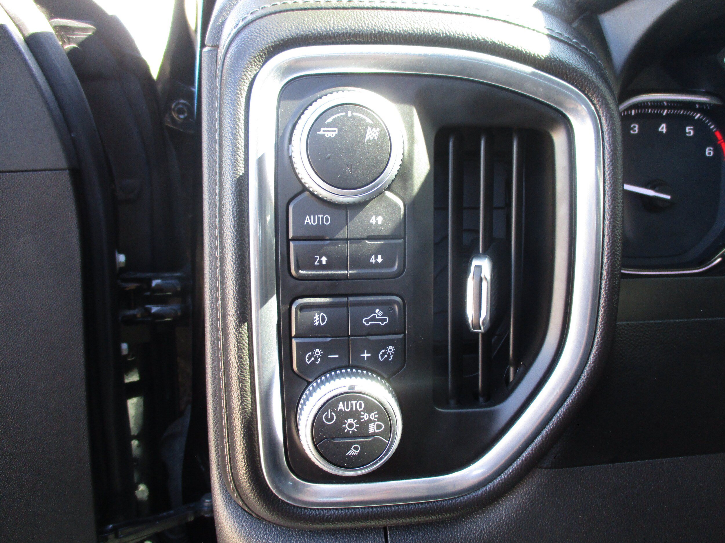 Used 2019 GMC Sierra 1500 SLT w/ SLT Premium Plus Package AWD/4WD image 34