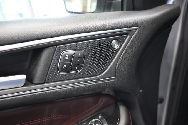 Used 2020 Ford Edge Titanium w/ Equipment Group 301A AWD/4WD image 31
