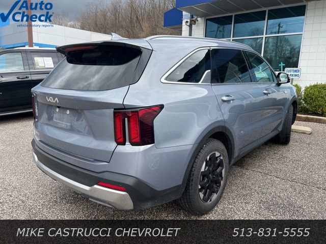 Used 2024 Kia Sorento S image 3