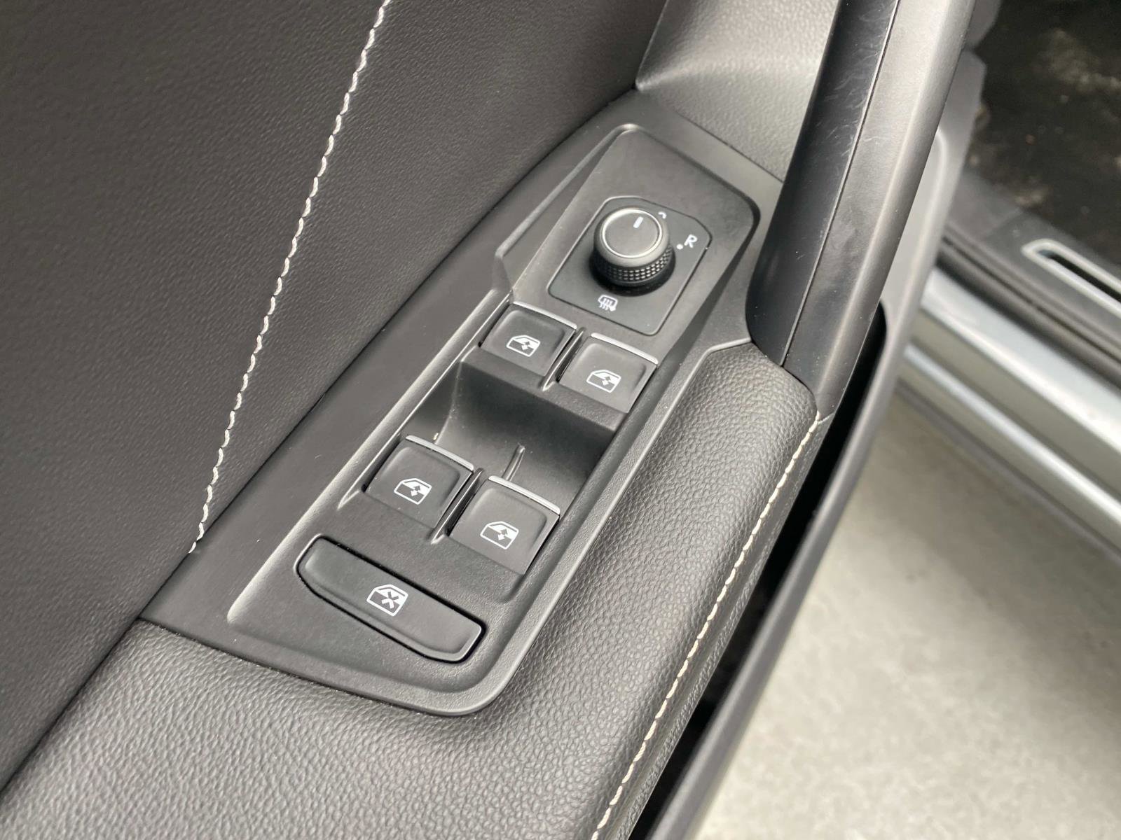 Used 2023 Volkswagen Tiguan SE R-Line image 16