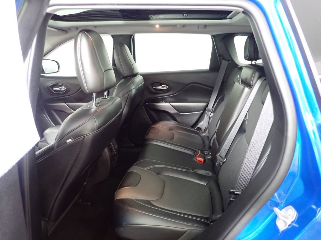 Used 2022 Jeep Cherokee Limited w/ Elite Package AWD/4WD image 35