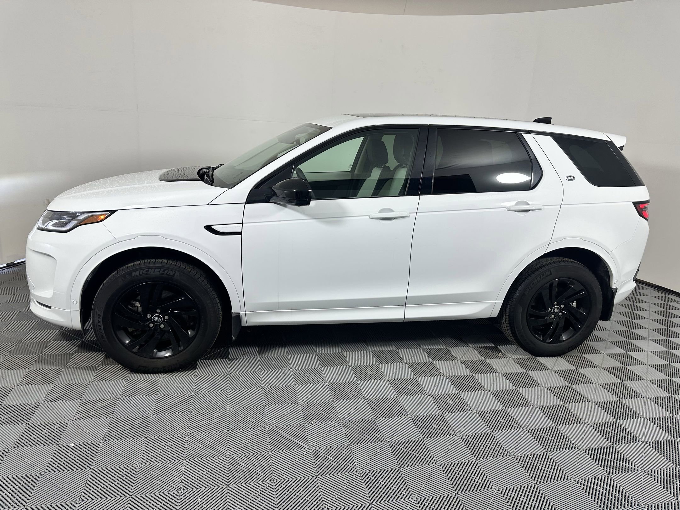 Certified 2025 Land Rover Discovery Sport S image 2