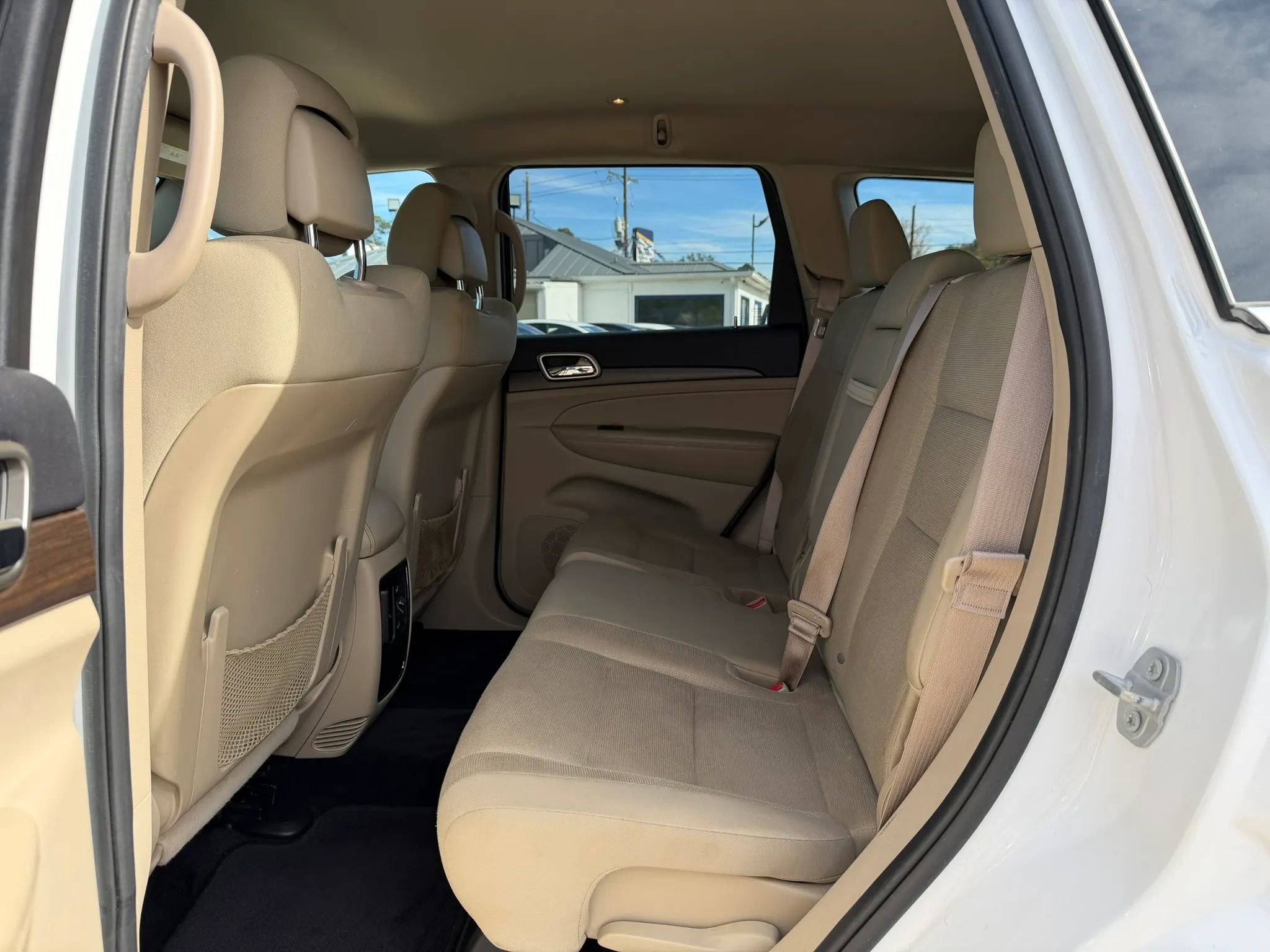 Used 2016 Jeep Grand Cherokee Laredo w/ Quick Order Package 23E RWD image 18