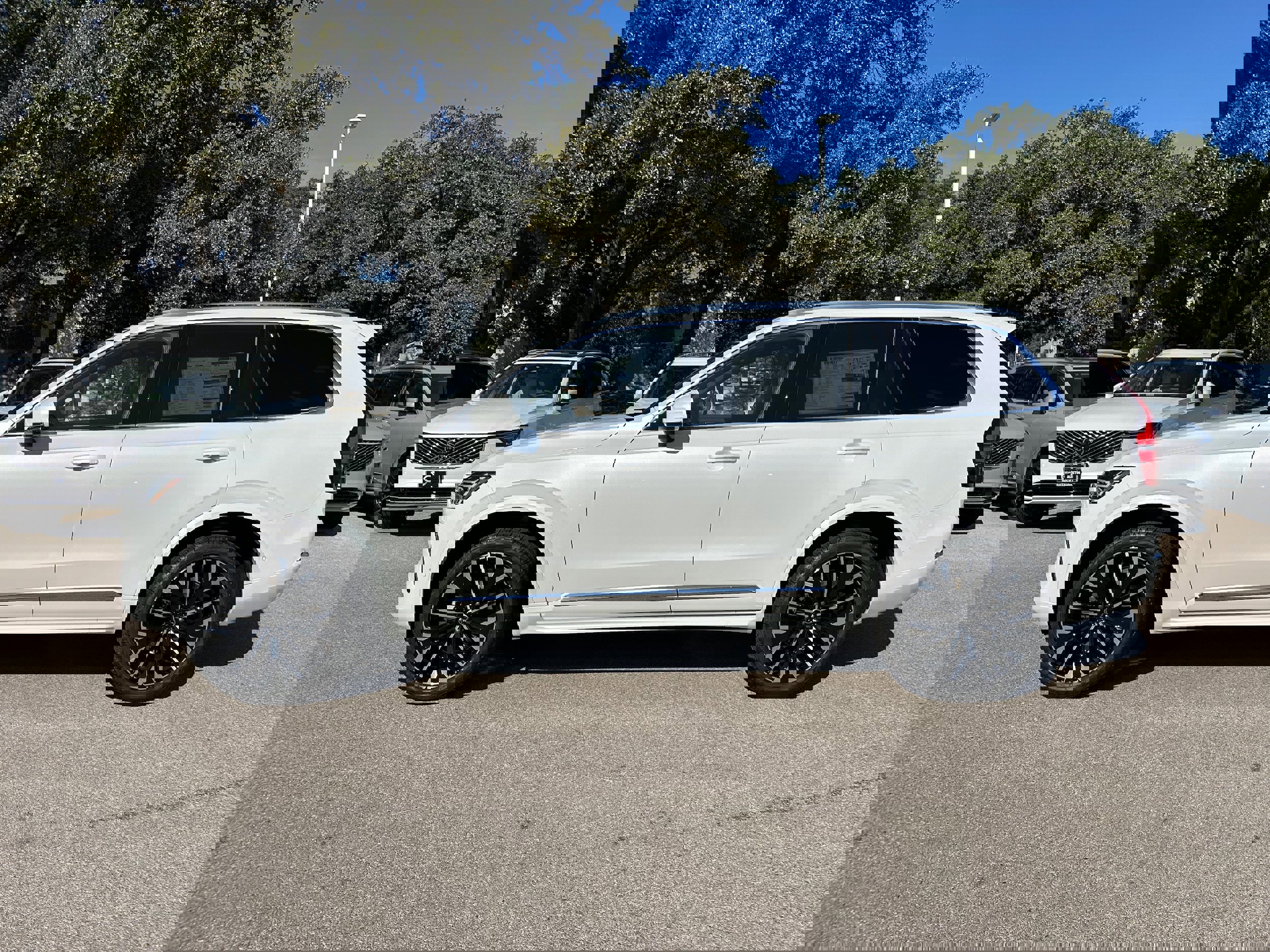 New 2026 Volvo XC90 B6 Ultra w/ Protection Package image 3