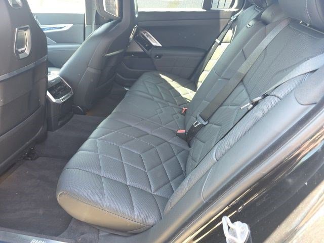 Used 2025 BMW i7 eDrive50 w/ Premium Package image 12
