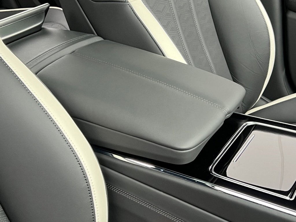 Used 2025 Bentley Flying Spur Speed image 59