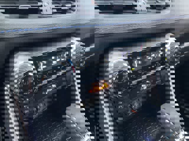 Used 2024 Toyota RAV4 SE image 22