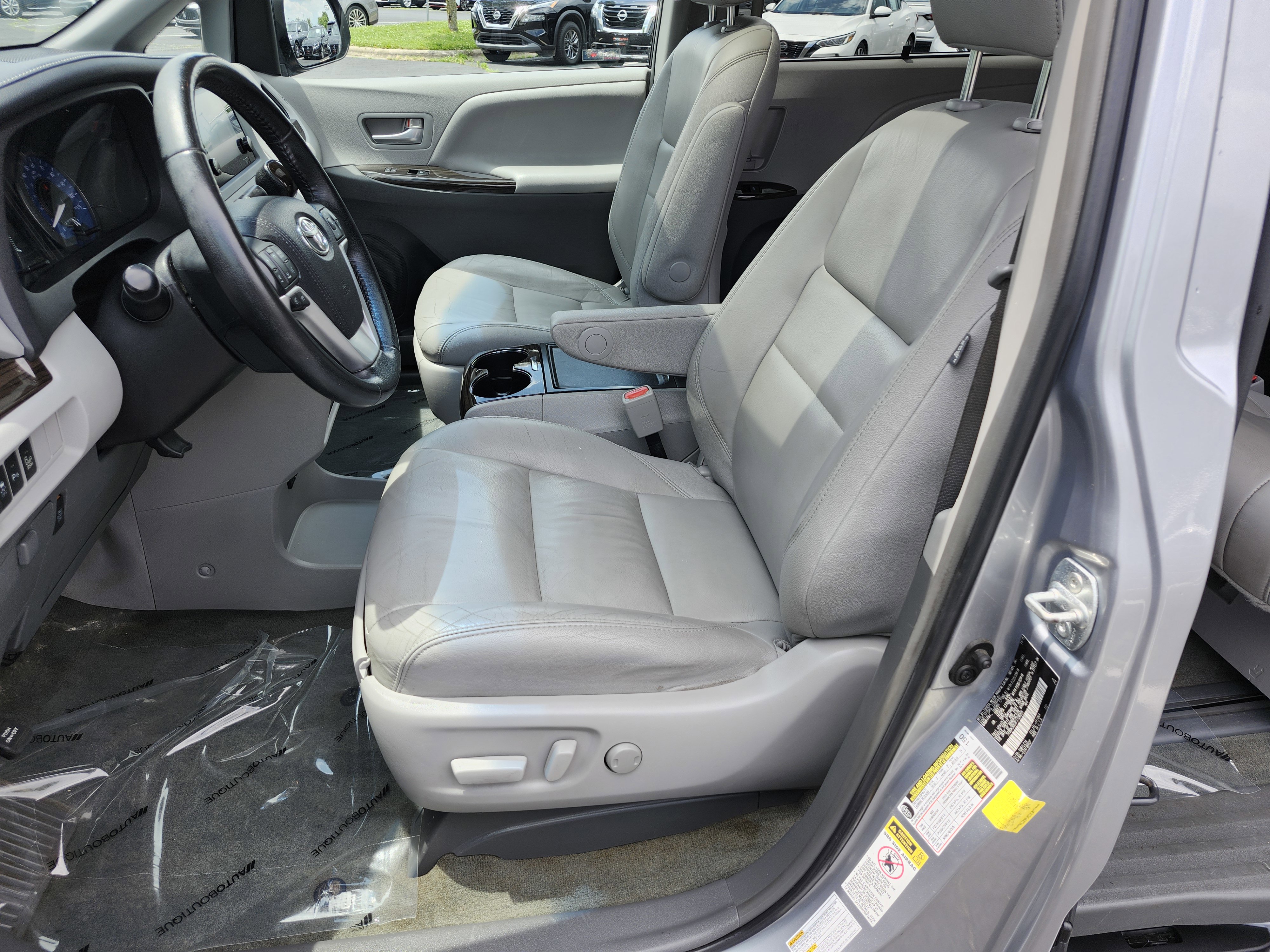 Used 2015 Toyota Sienna XLE Premium AWD/4WD image 26
