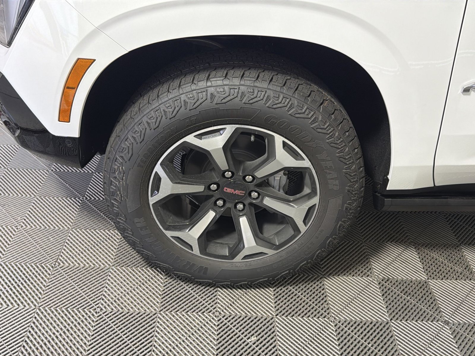New 2026 GMC Yukon XL AT4 w/ AT4 Premium Plus Package AWD/4WD image 12