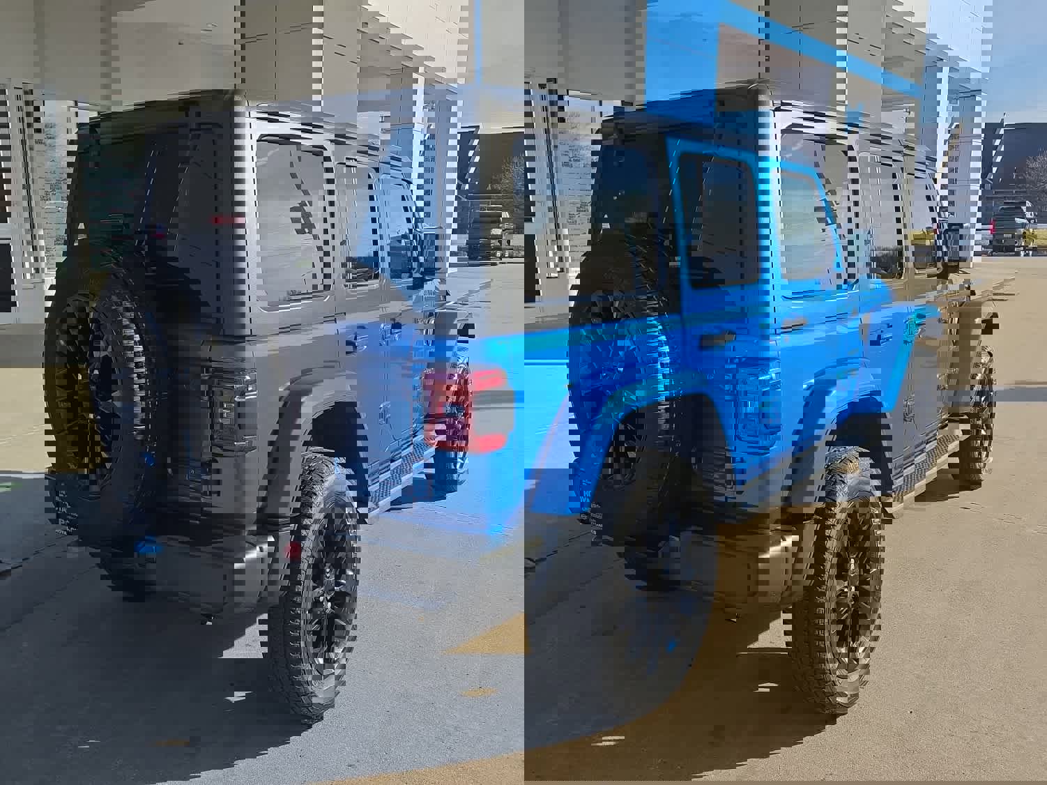 Used 2023 Jeep Wrangler Sahara w/ Cold Weather Group image 8