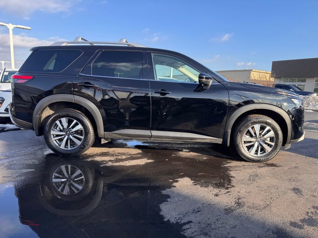 Used 2025 Nissan Pathfinder SL image 6