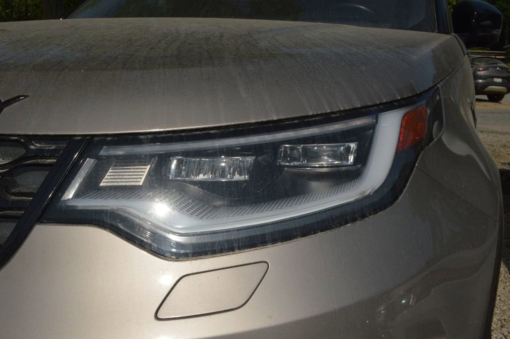 Used 2023 Land Rover Discovery HSE R-Dynamic AWD/4WD image 9