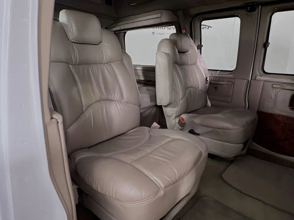 Used 2004 GMC Savana 1500 w/ Preferred Equipment Group image 26