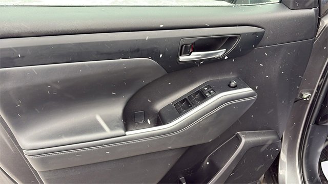 Used 2022 Toyota Highlander XLE image 22