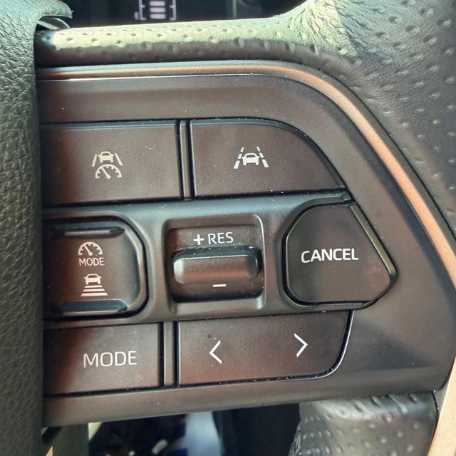 Used 2025 Toyota 4Runner SR5 AWD/4WD image 23