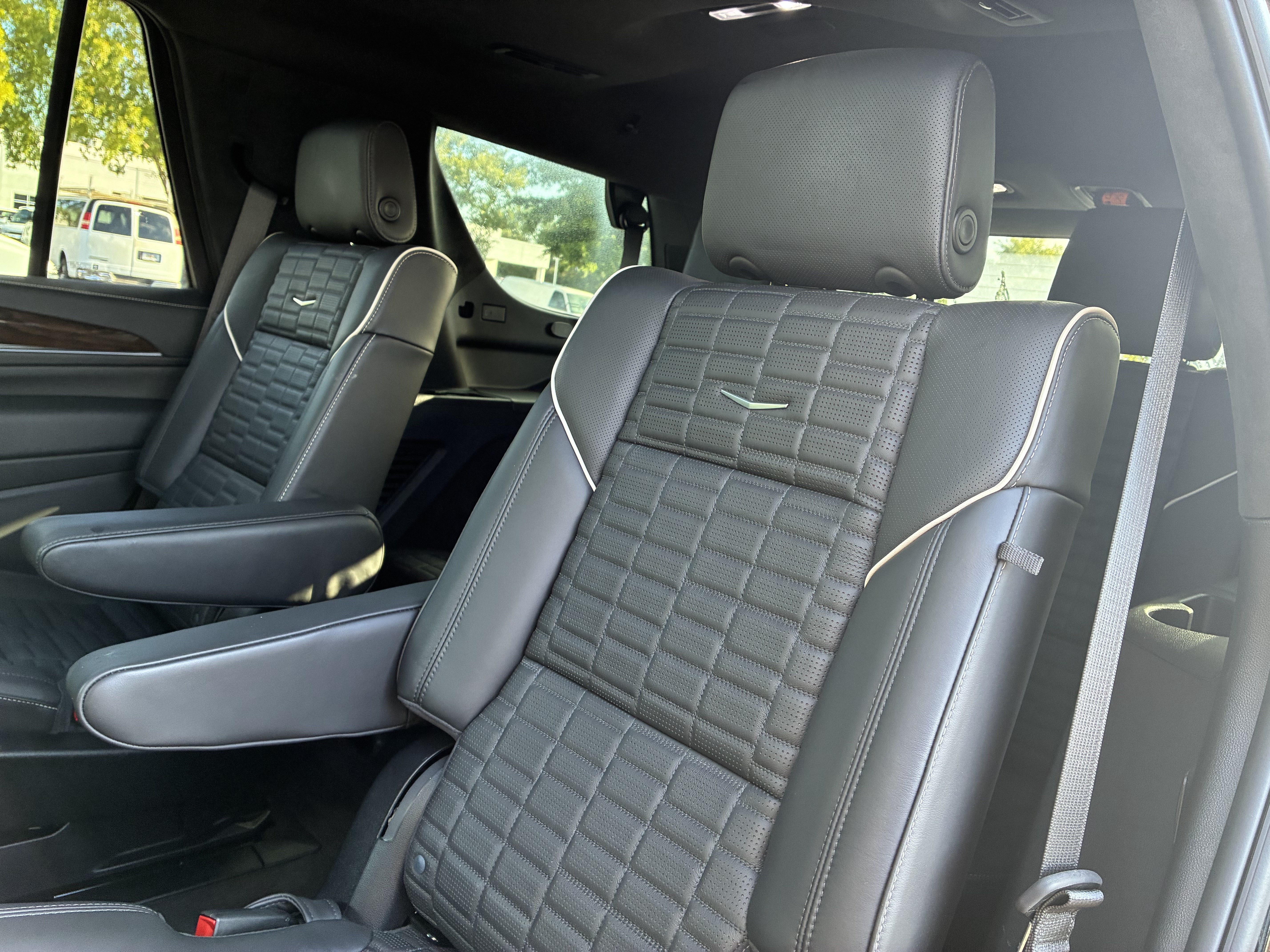 Used 2024 Cadillac Escalade Sport Platinum w/ LPO, ONYX Package AWD/4WD image 14