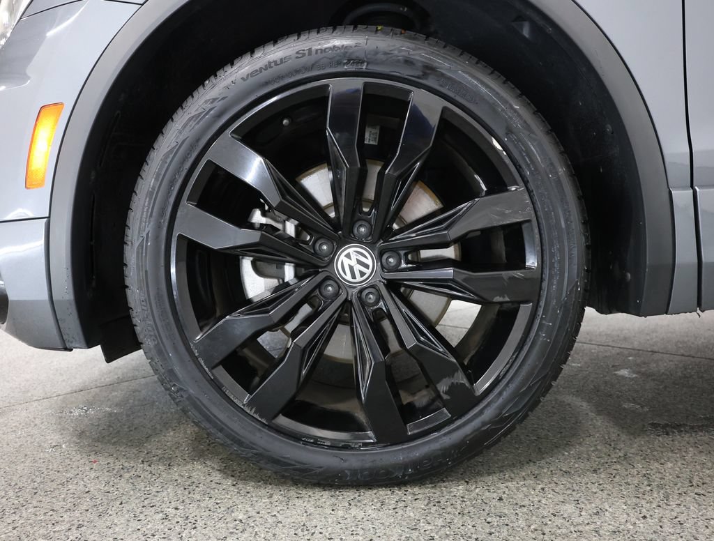 Used 2021 Volkswagen Tiguan SE R-Line FWD image 5