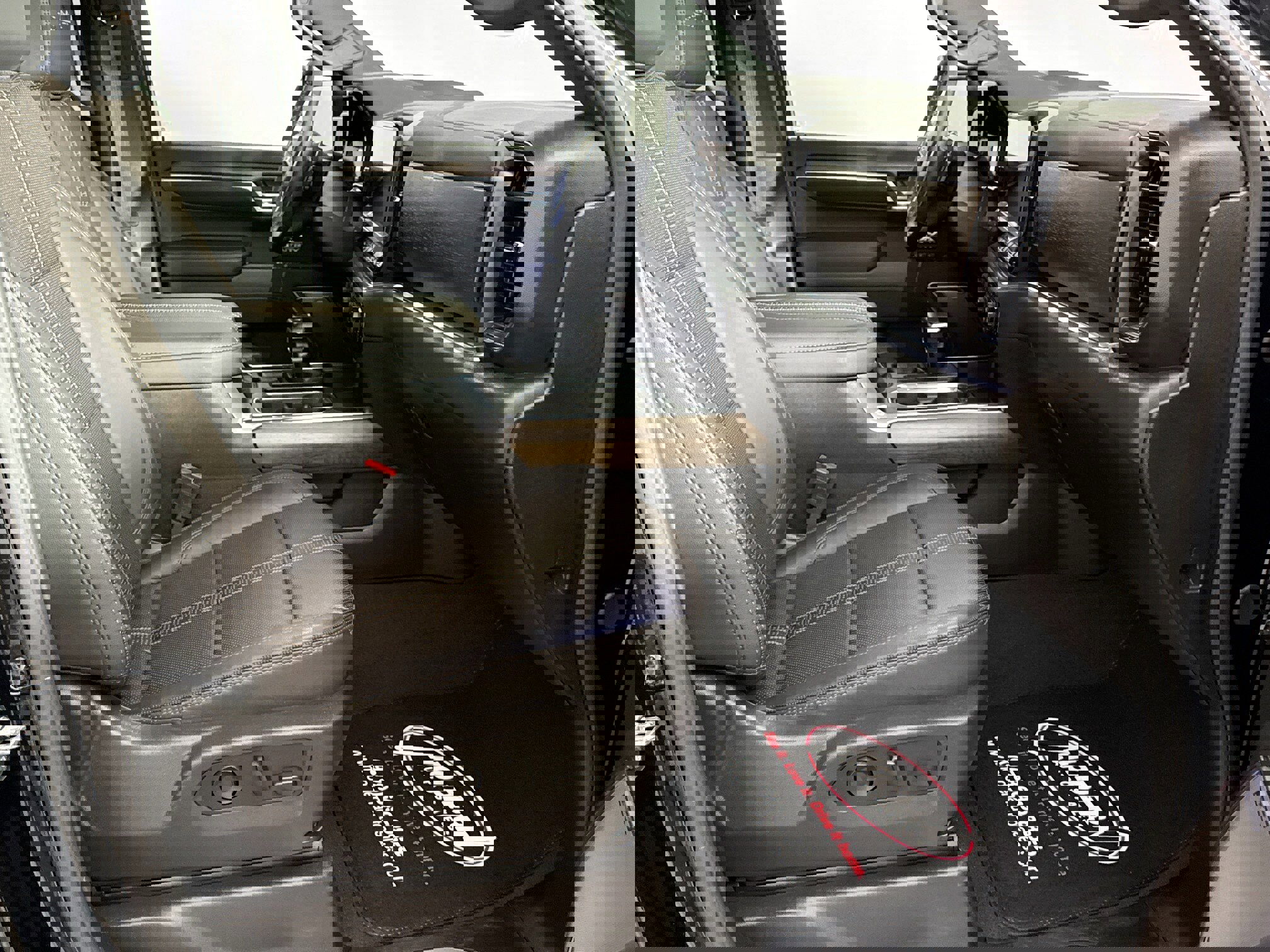 Used 2025 Chevrolet Silverado 1500 High Country w/ Midnight Edition image 34