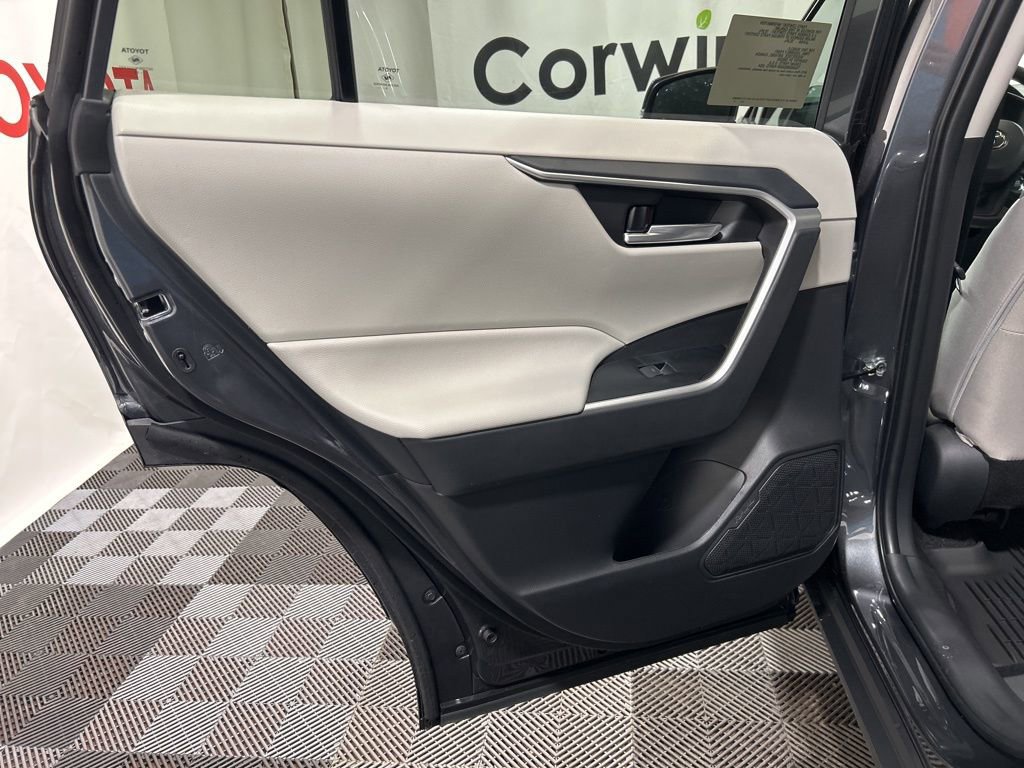 Used 2025 Toyota RAV4 XLE image 20