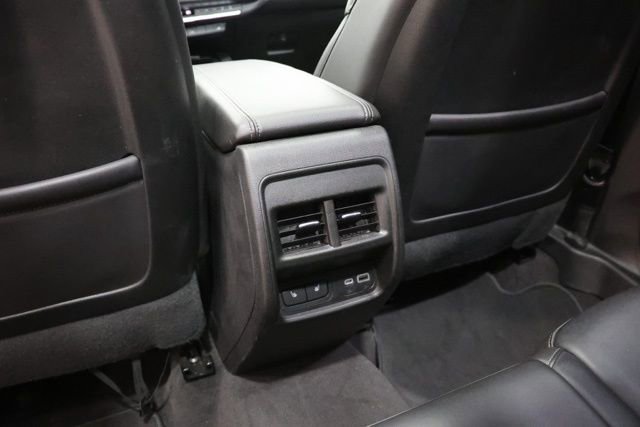 Used 2020 Cadillac XT4 Premium Luxury w/ Technology Package FWD image 32