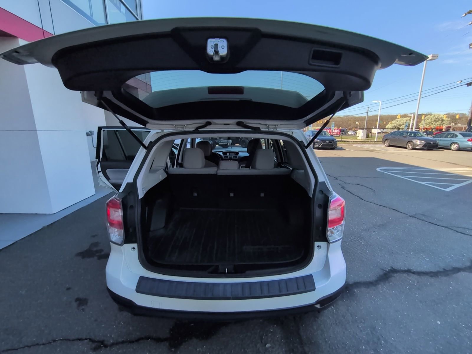 Used 2017 Subaru Forester 2.5i Premium w/ All-Weather Package image 15