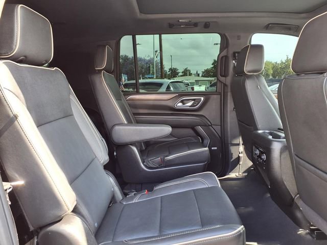 Used 2024 Chevrolet Suburban Premier w/ Premium Package 2 AWD/4WD image 21
