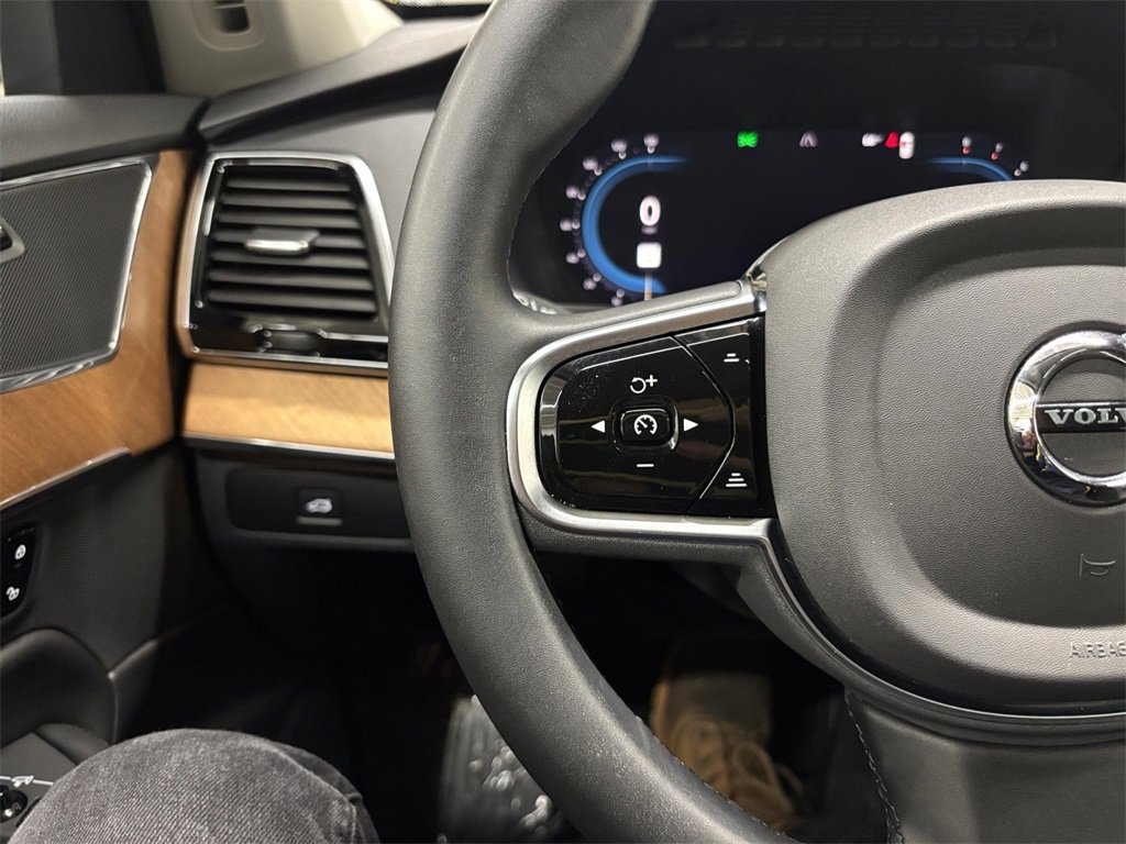 Certified 2025 Volvo XC90 B5 Plus w/ Protection Package Premier image 28