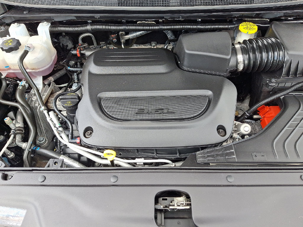 Used 2024 Chrysler Pacifica Touring-L FWD image 30