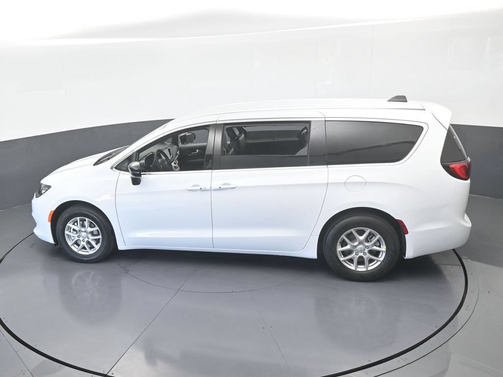 New 2026 Chrysler Voyager LX FWD image 44