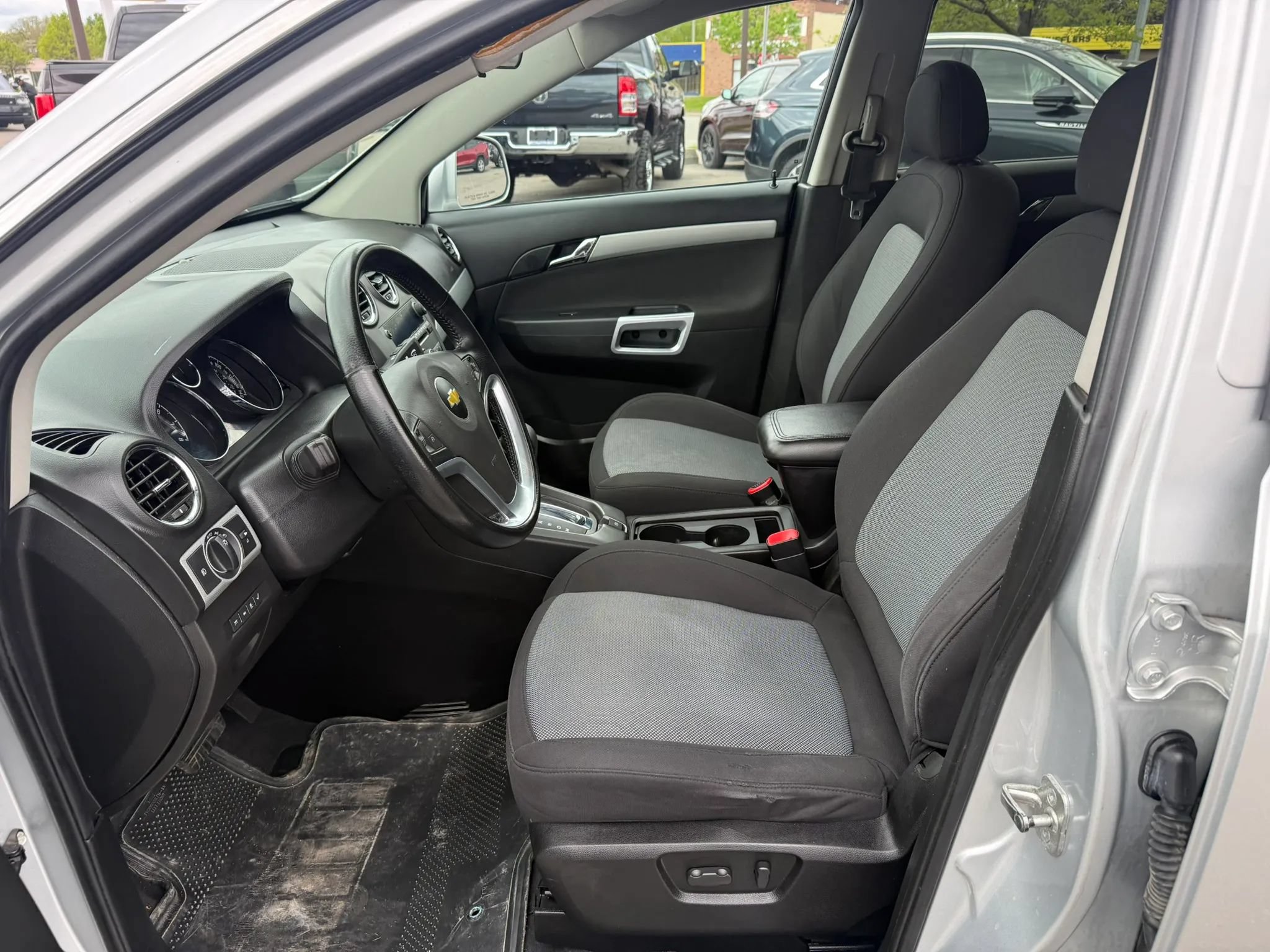 Used 2012 Chevrolet Captiva Sport LT FWD image 14