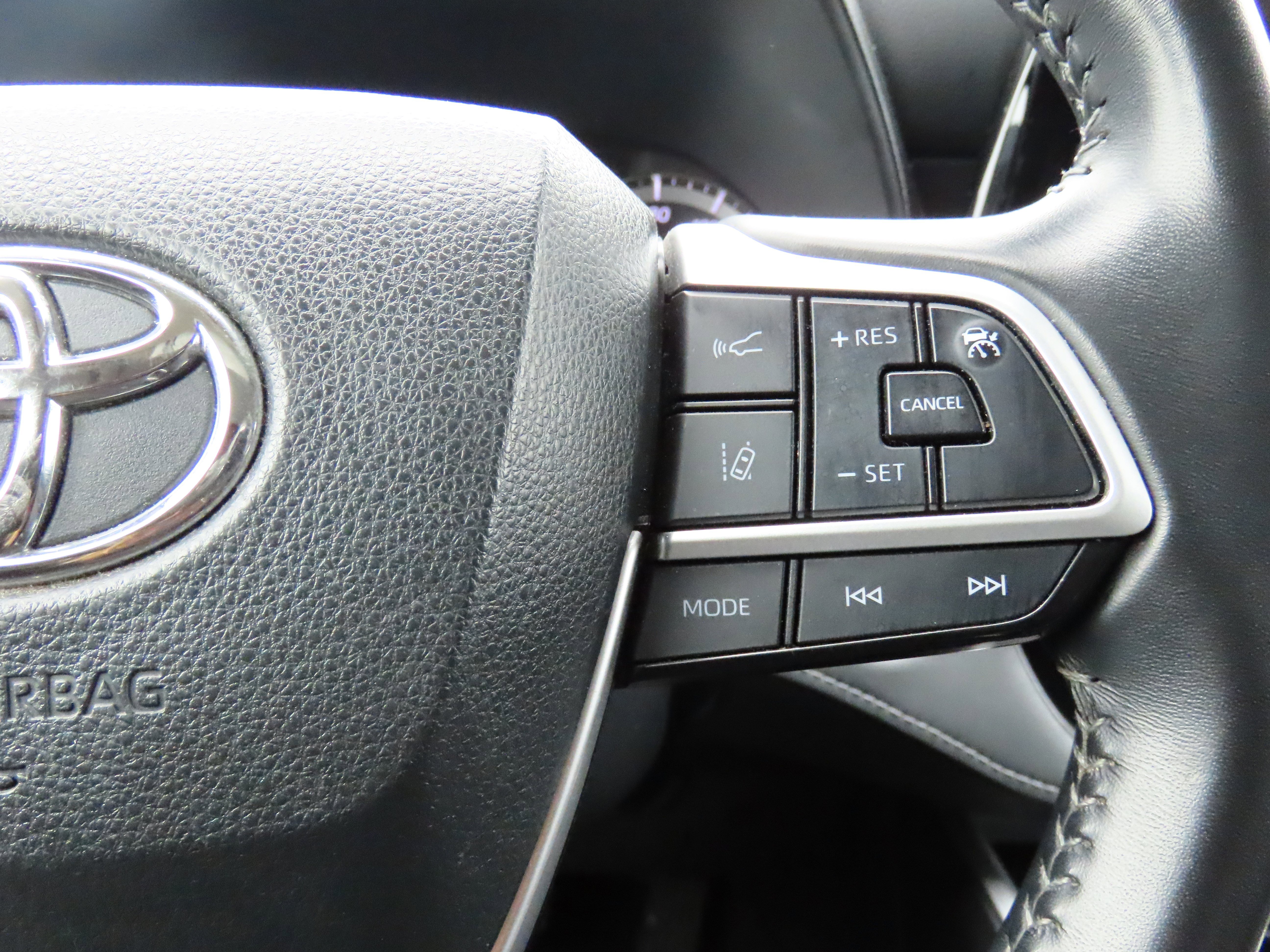 Used 2024 Toyota Highlander LE image 34