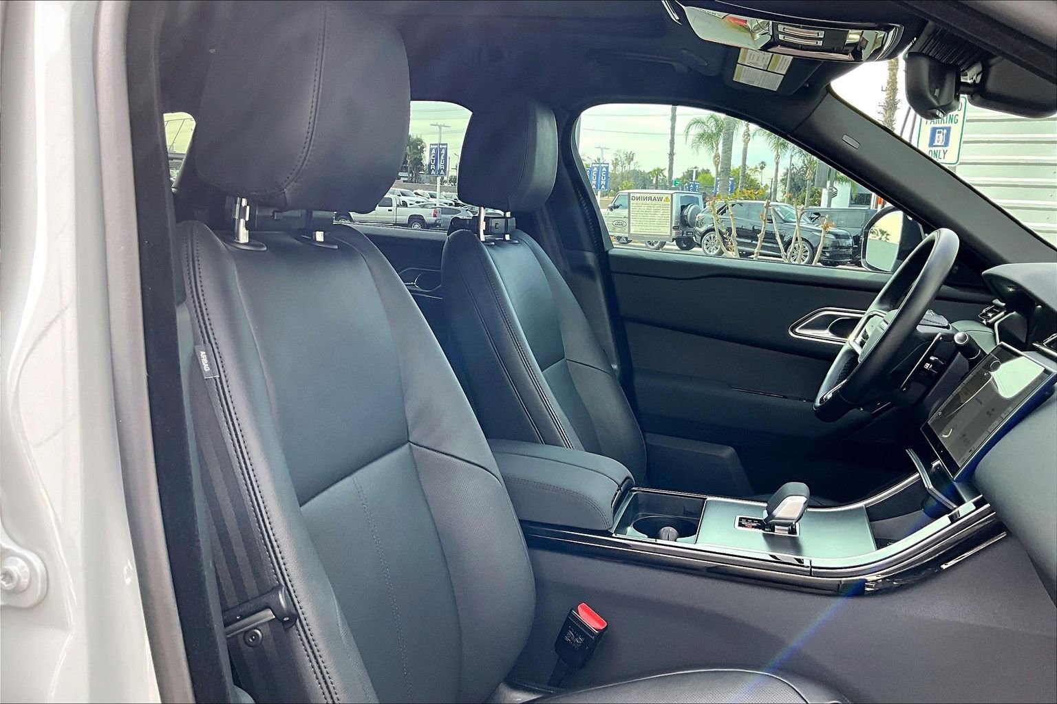 Certified 2025 Land Rover Range Rover Velar Dynamic SE image 7