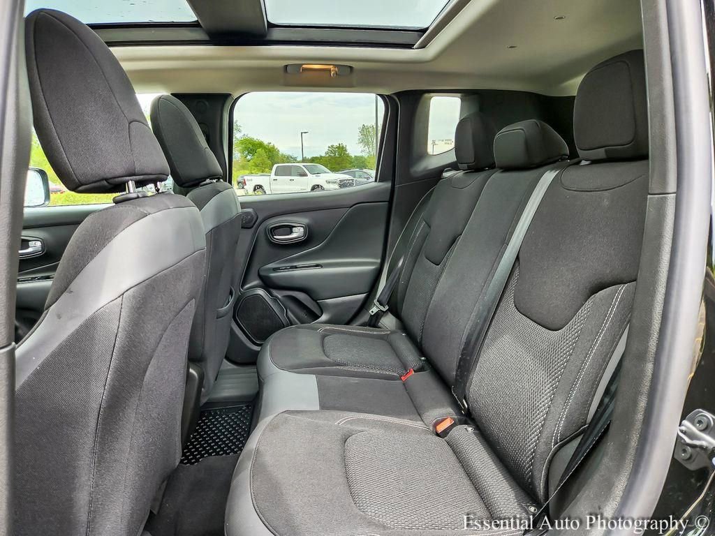 Used 2023 Jeep Renegade Latitude w/ Sun/Sound Group AWD/4WD image 11