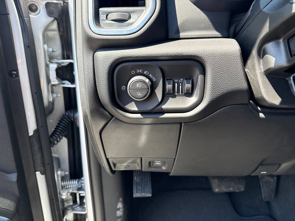 New 2026 RAM 2500 Laramie w/ Night Edition AWD/4WD image 12