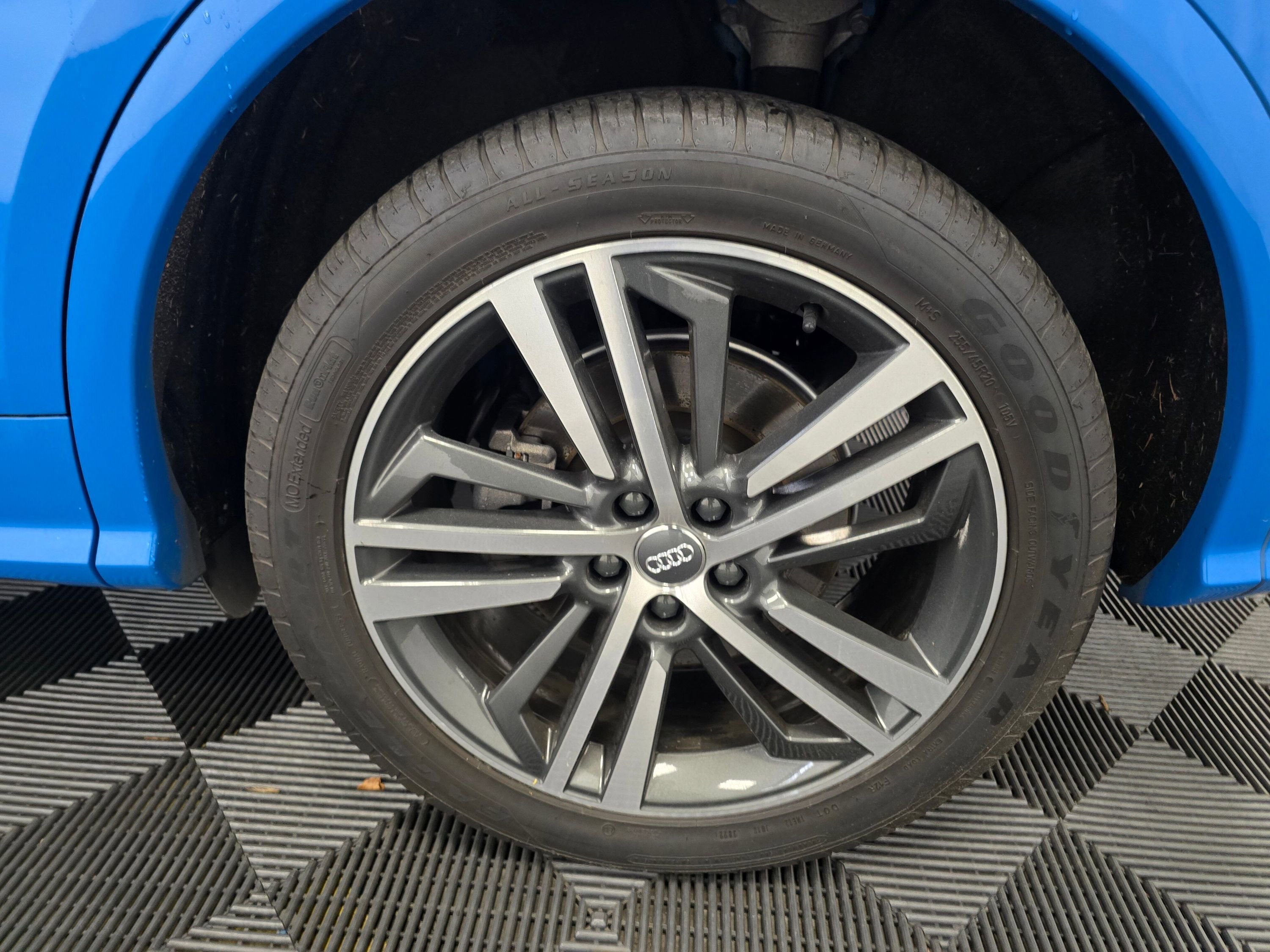 Used 2020 Audi Q5 e Prestige w/ Prestige Package image 22